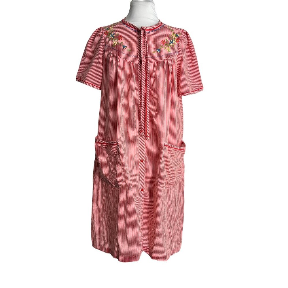 Vintage Smart Time USA House Dress Robe  Red Stripe Snap Floral Embroidered READ
